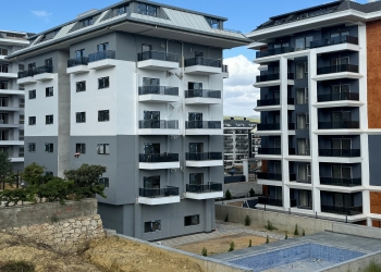 Stan 1+1 s pogledom na planinu i bazenom s fitnesom u Avsallaru