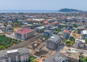 Luxury 3+1 Garden Floor Apartment in Alanya-OBA with Mountain View